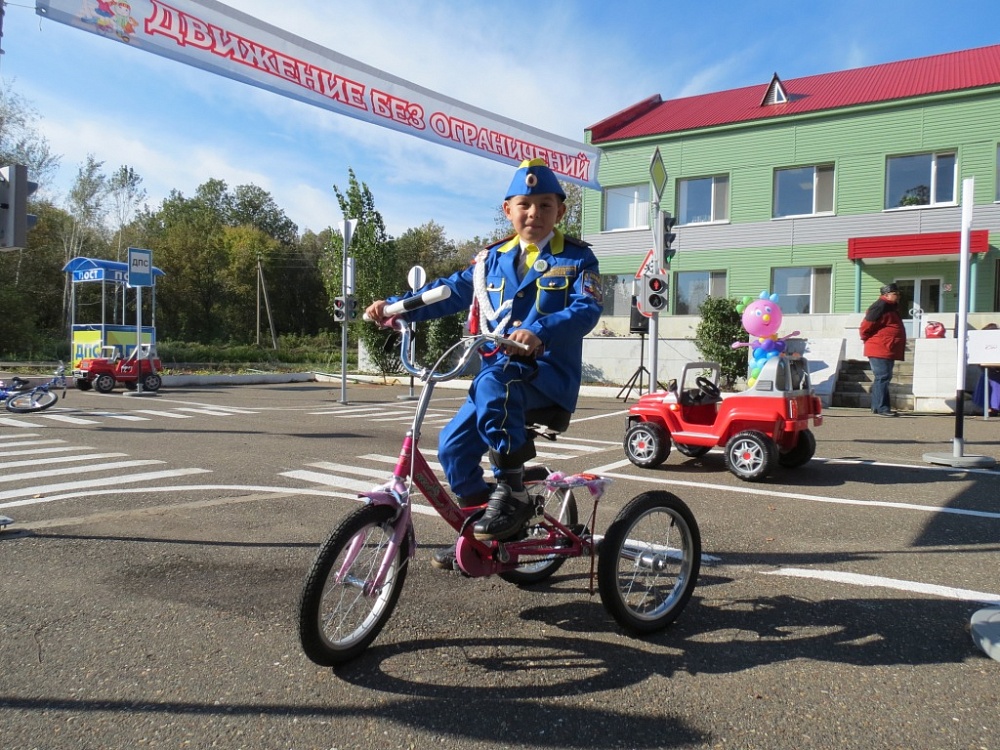 Движение без ограничений в Оренбурге (на фото специализированный велосипед для детей-инвалидов)